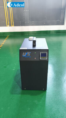 গবেষণাগার সেটিংসে তাপ অপচয়ের জন্য উচ্চ ঘনত্বের হিট সিঙ্ক এবং নামযুক্ত ফ্যান সহ কমপ্যাক্ট থার্মোইলেকট্রিক লিকুইড কুলার